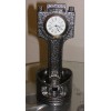 Motor-Kolben aus V12-Motor Antik-Silber mit weisser Uhr